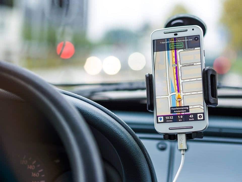 Guide - Tous les moyens pour connecter son smartphone à son auto